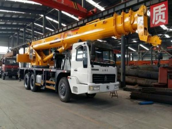 团风县吊车租赁公司_吊车翻车事故的原因